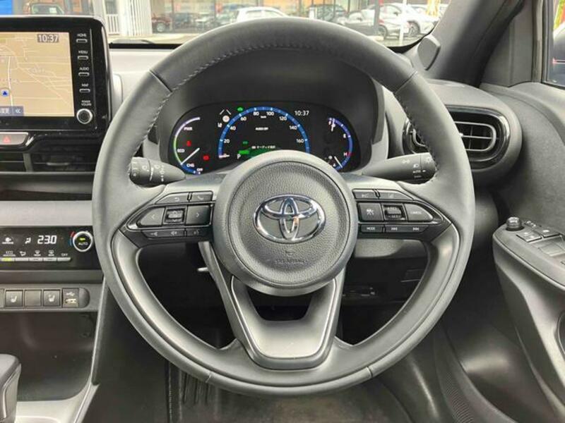 YARIS CROSS