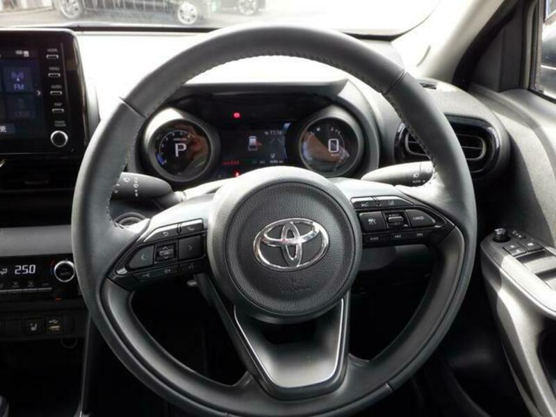 YARIS CROSS