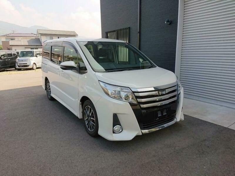 TOYOTA NOAH