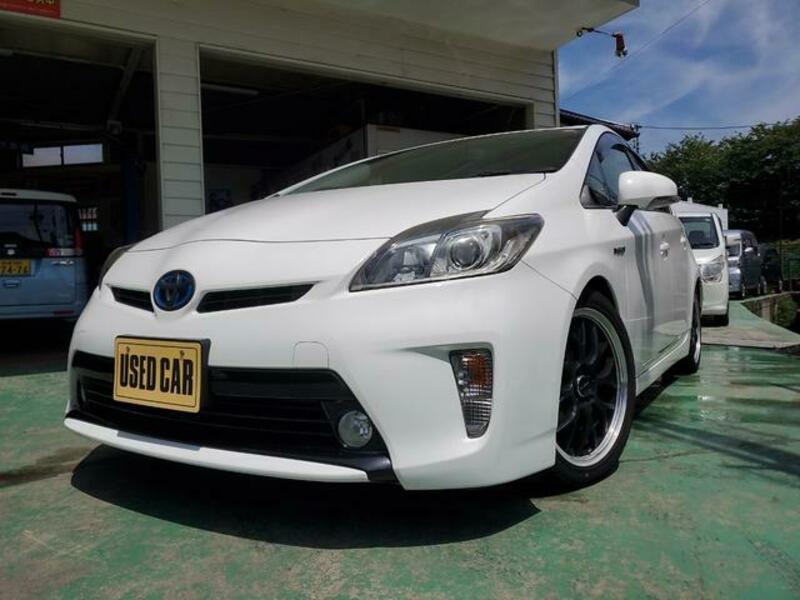 TOYOTA PRIUS