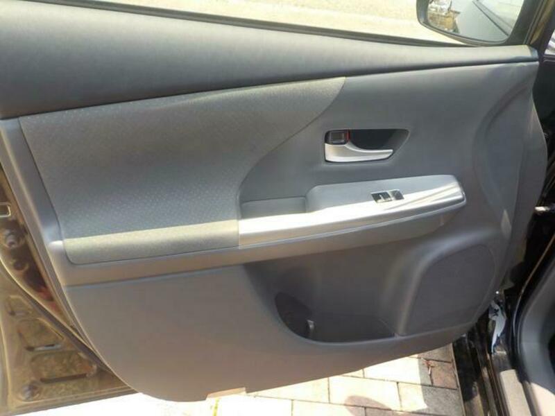 PRIUS ALPHA