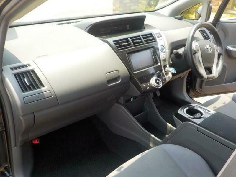 PRIUS ALPHA