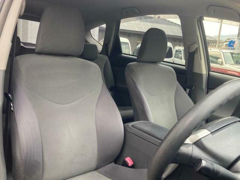 PRIUS ALPHA