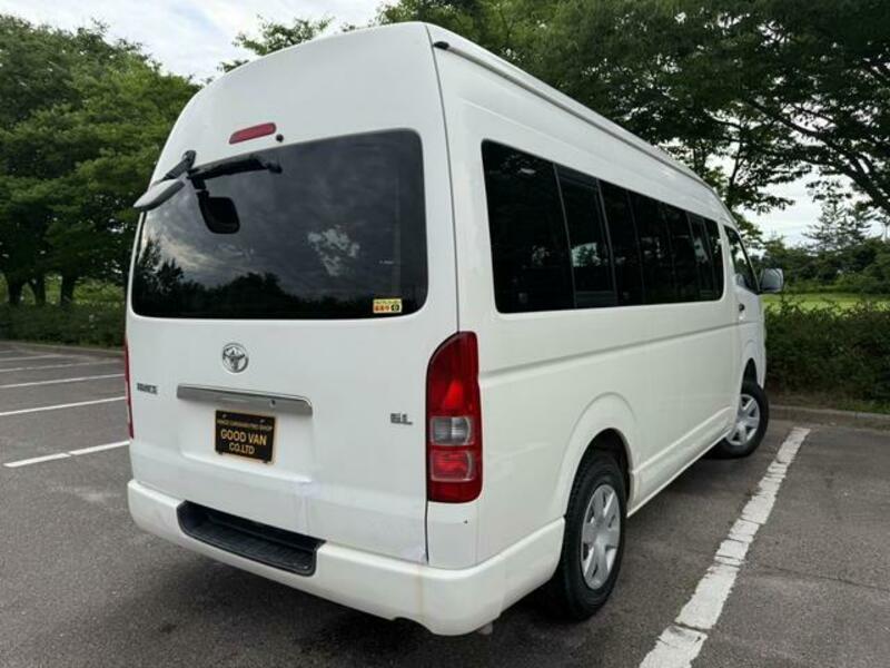 HIACE COMMUTER