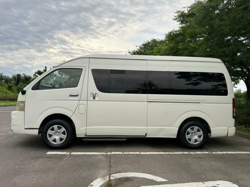 HIACE COMMUTER