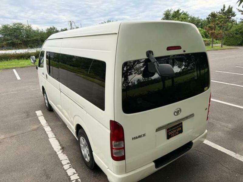 HIACE COMMUTER