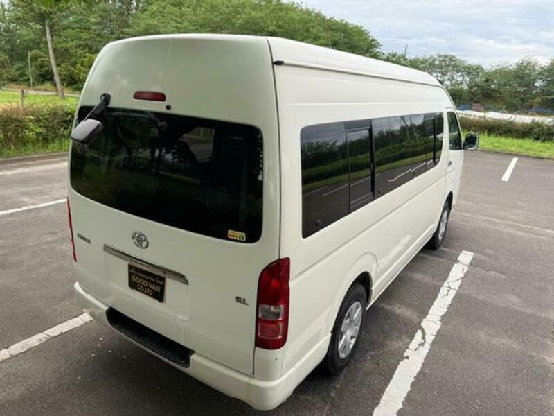 HIACE COMMUTER
