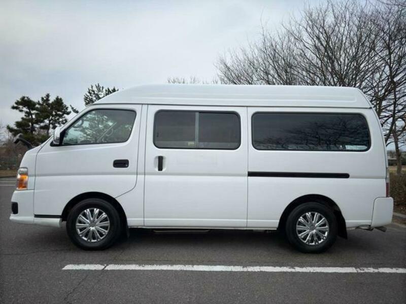 CARAVAN BUS