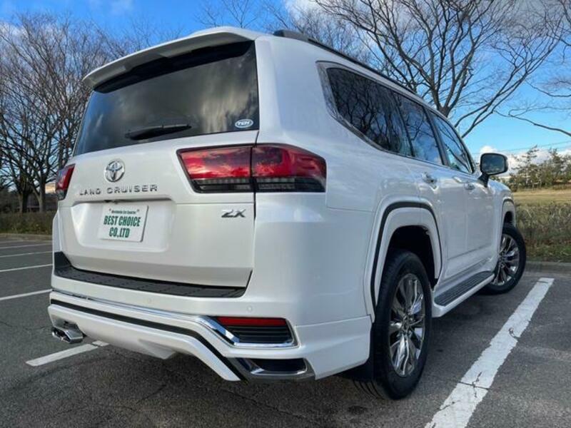 LAND CRUISER