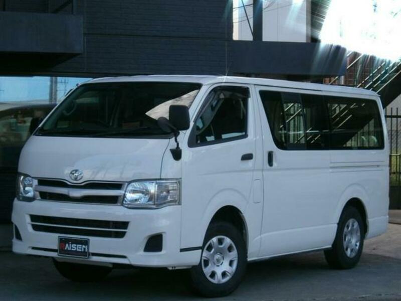 TOYOTA HIACE VAN