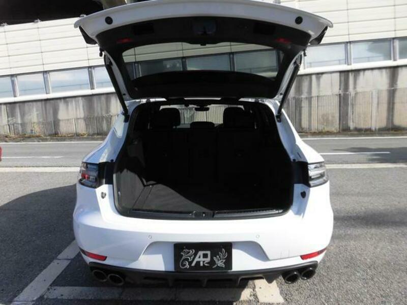 MACAN