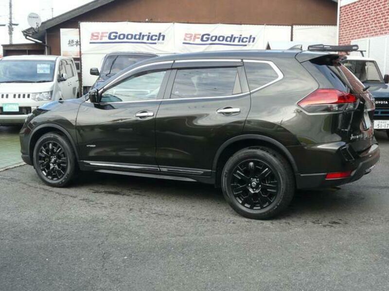 X-TRAIL