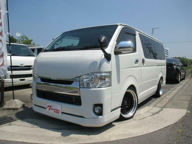 TOYOTA HIACE VAN