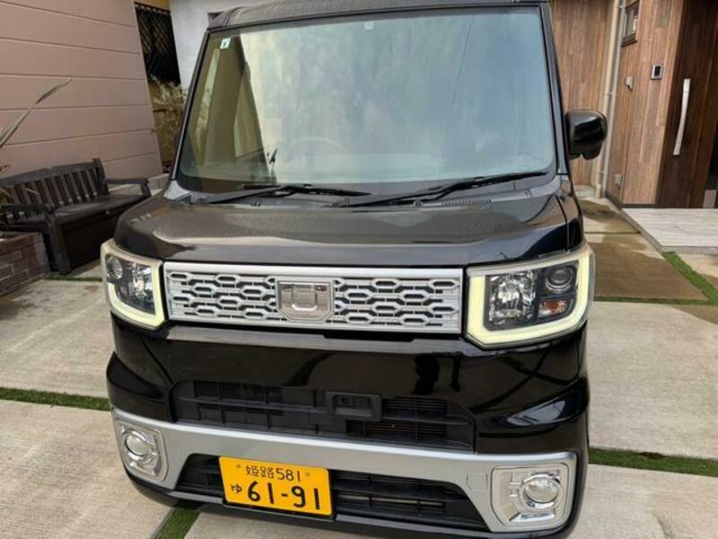 DAIHATSU WAKE