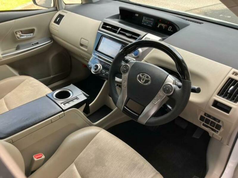 PRIUS ALPHA