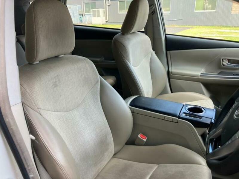 PRIUS ALPHA