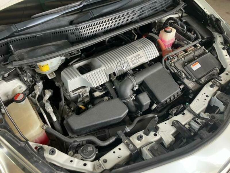 PRIUS ALPHA