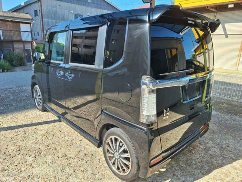 N BOX CUSTOM