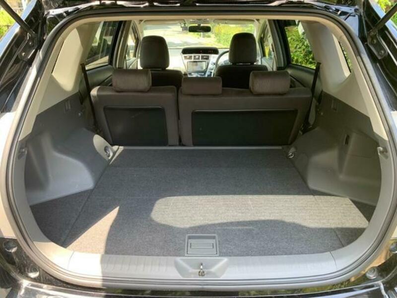 PRIUS ALPHA