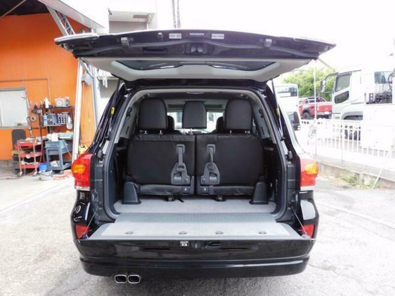 LAND CRUISER