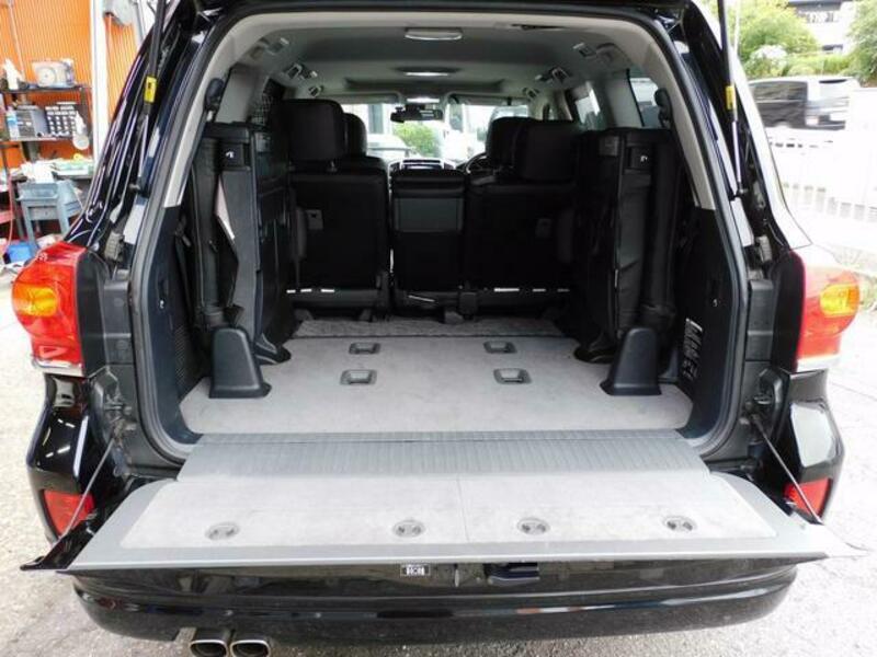LAND CRUISER