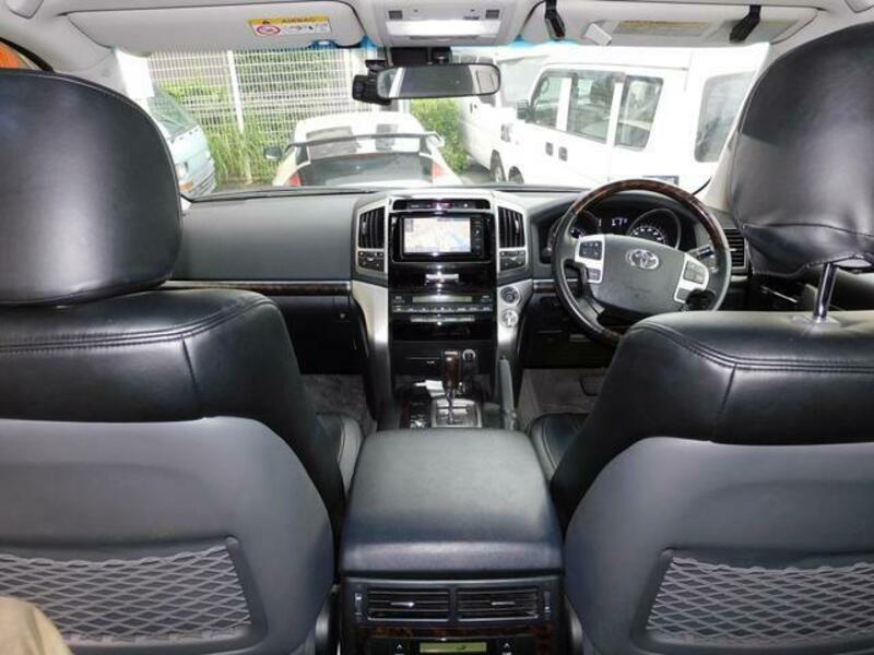 LAND CRUISER