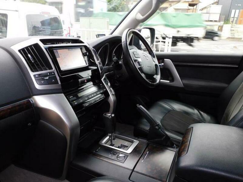 LAND CRUISER