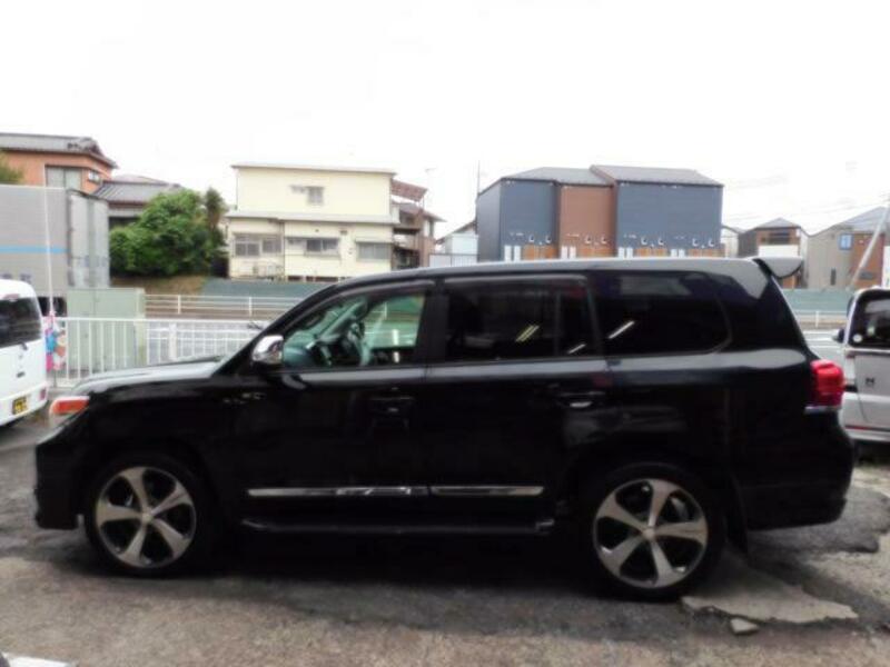 LAND CRUISER