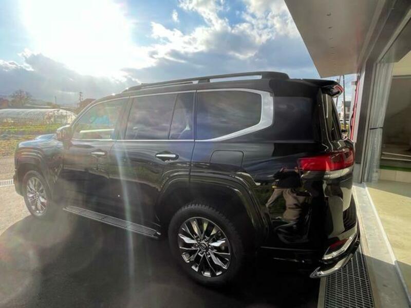 LAND CRUISER