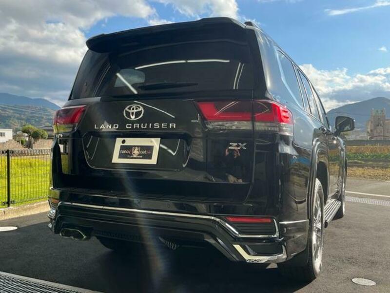 LAND CRUISER