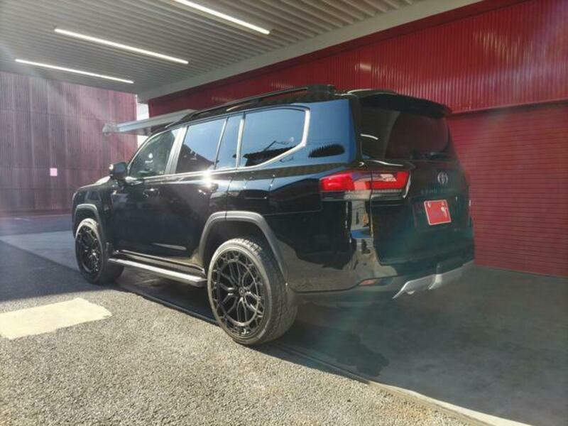 LAND CRUISER