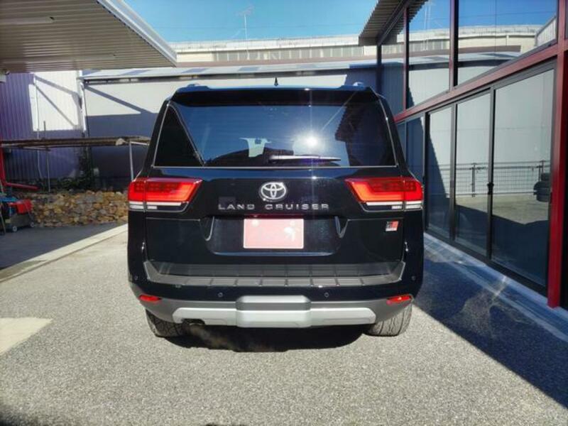 LAND CRUISER