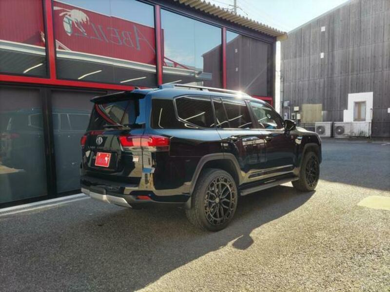 LAND CRUISER