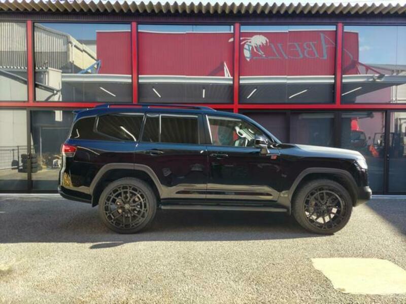 LAND CRUISER