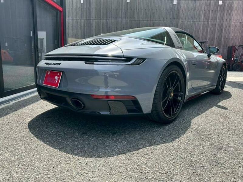 911