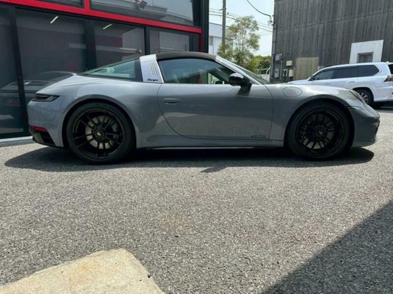 911
