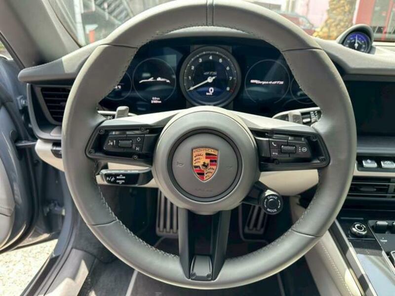 911