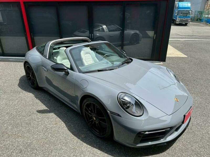 911