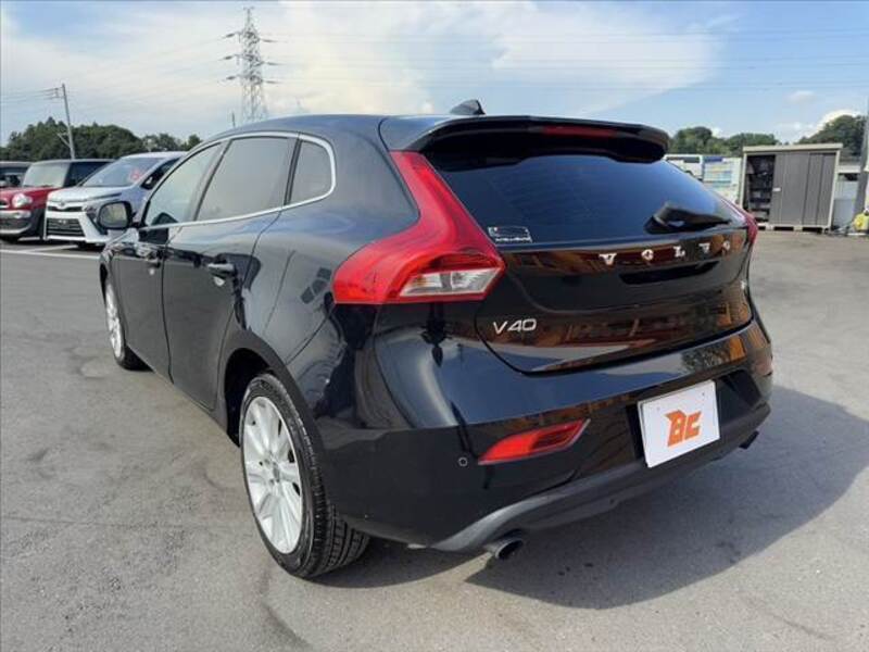 V40