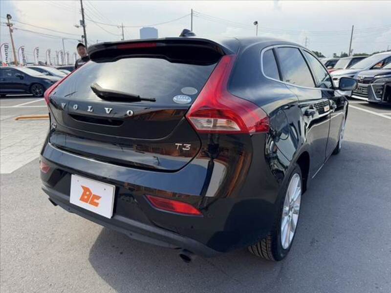 V40