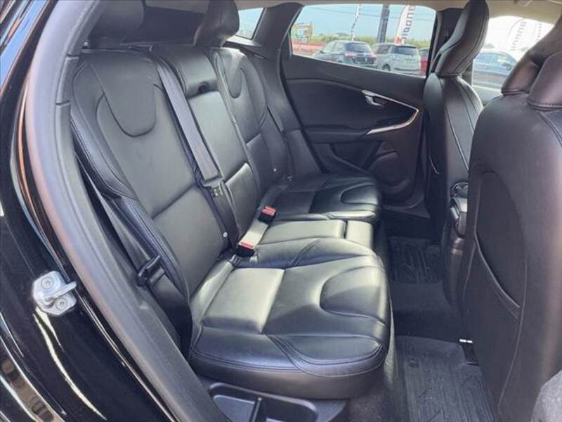 V40