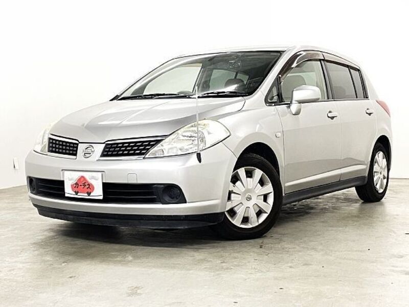 NISSAN TIIDA