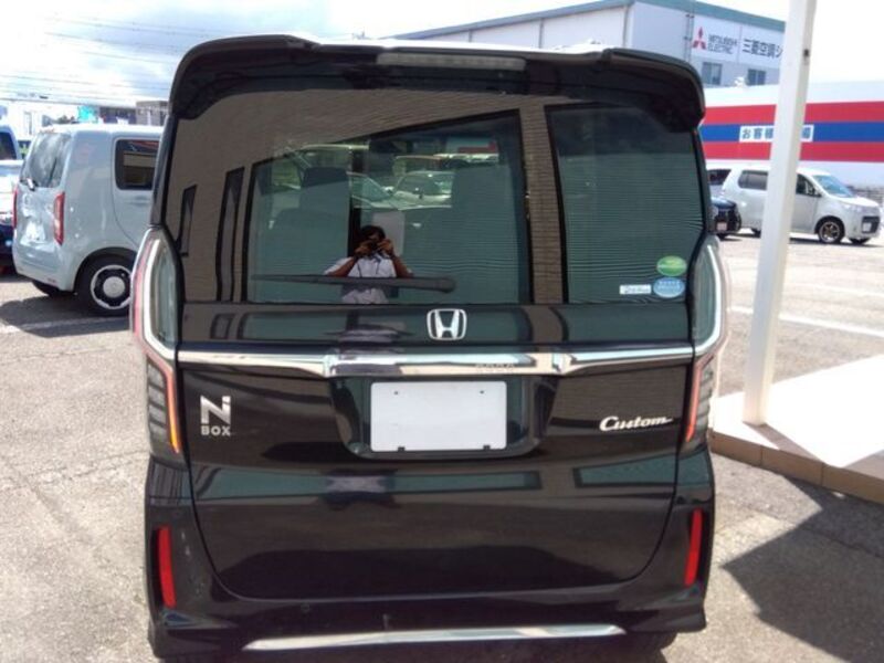 N BOX CUSTOM
