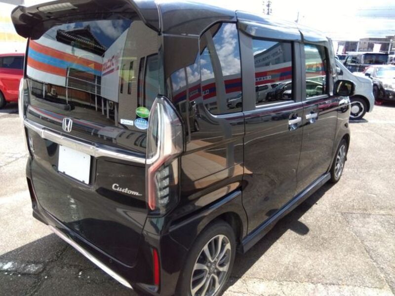 N BOX CUSTOM