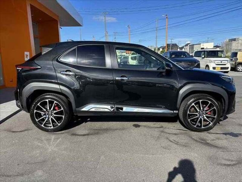 YARIS CROSS