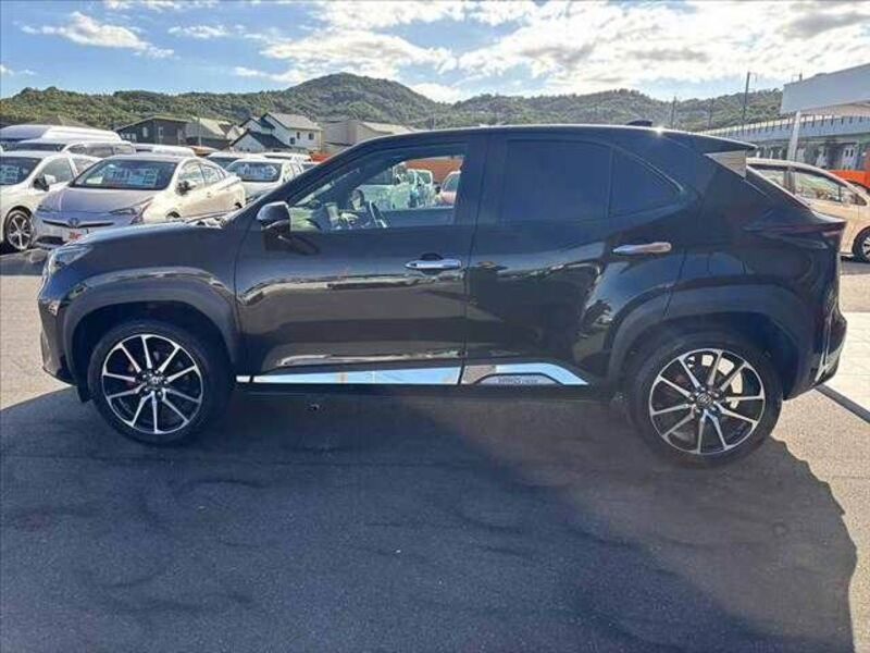 YARIS CROSS