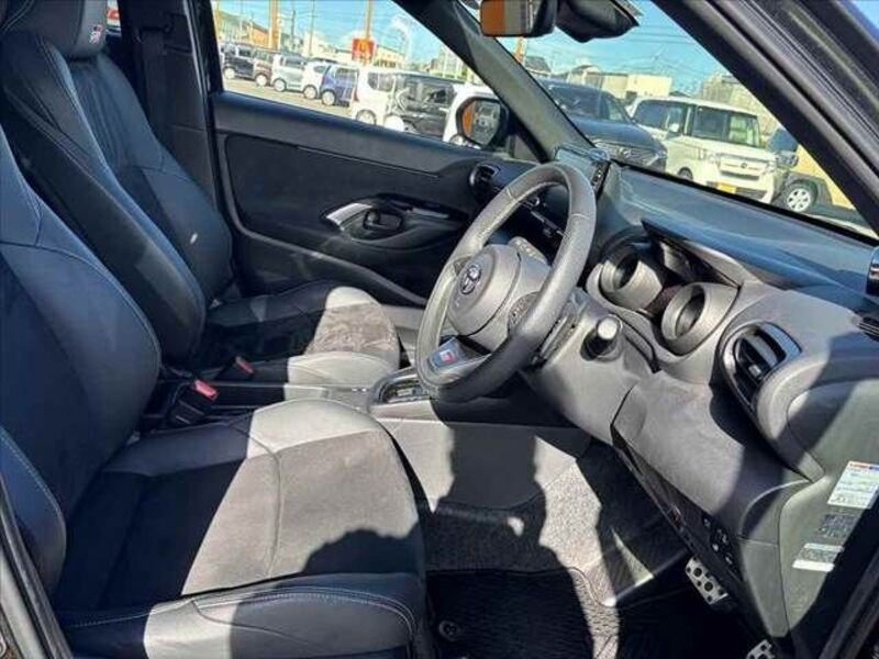 YARIS CROSS