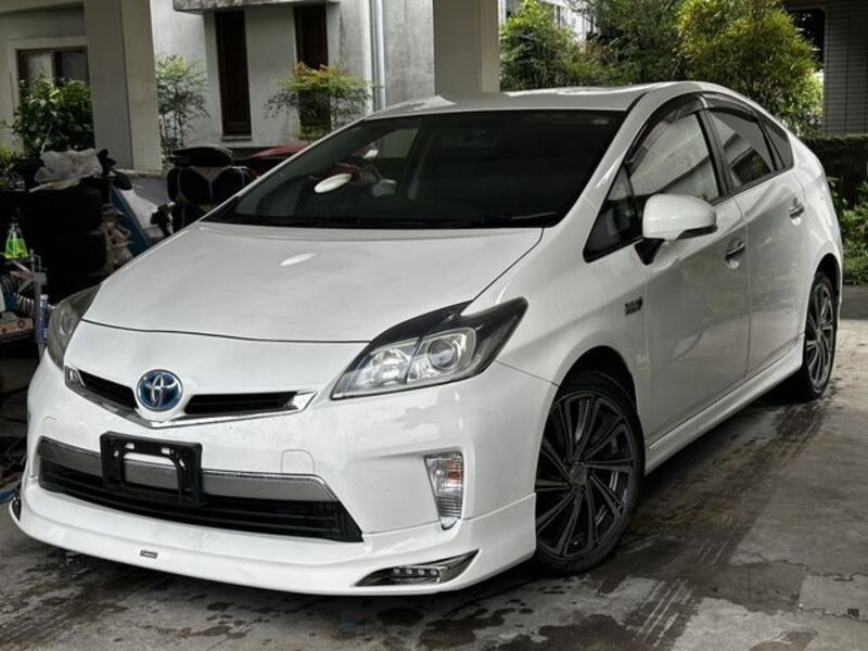 TOYOTA PRIUS PHV
