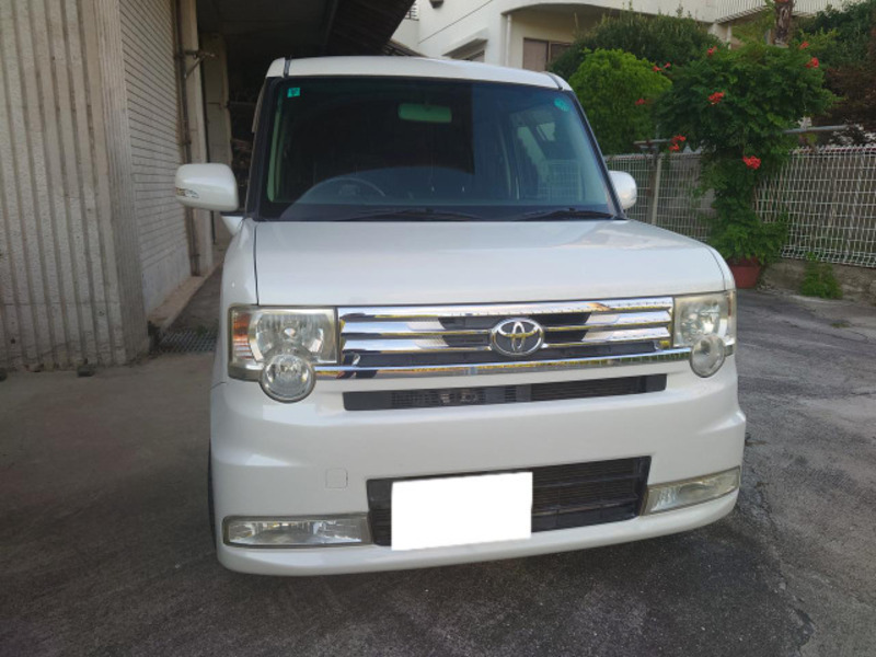 TOYOTA PIXIS SPACE