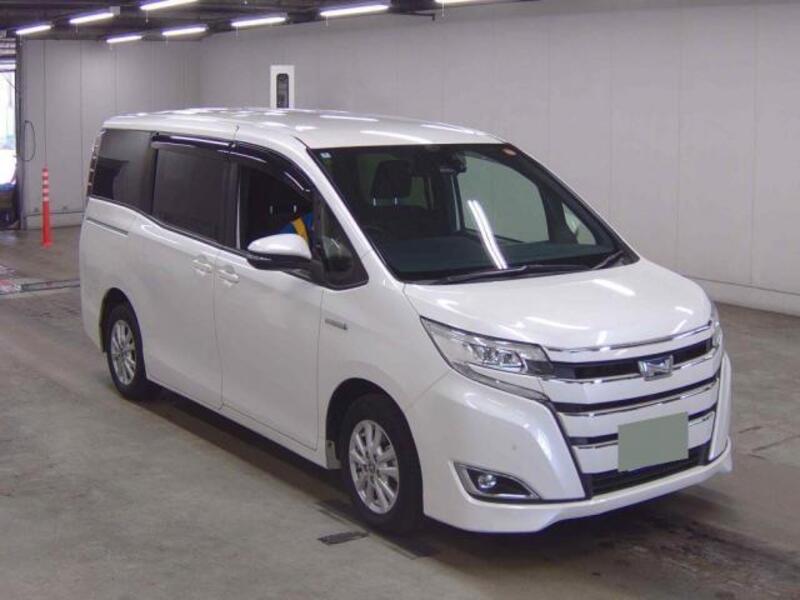 TOYOTA NOAH